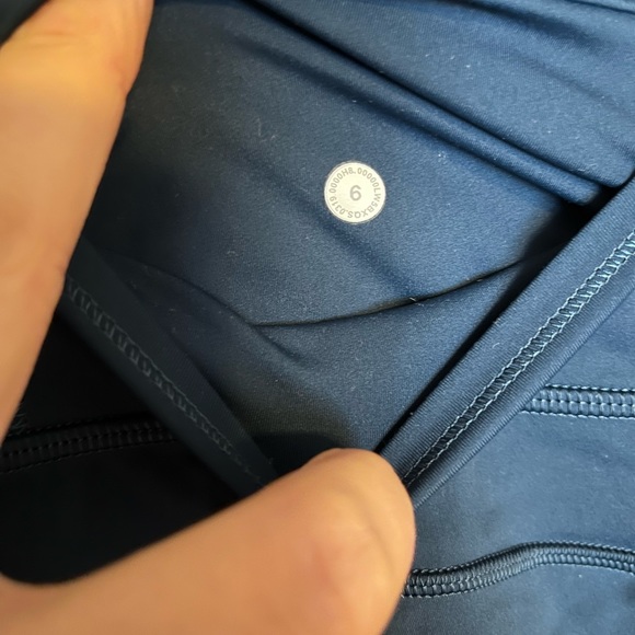 Teal 7/8 Lululemon leggings with side pockets. New without tags - Picture 3 of 5